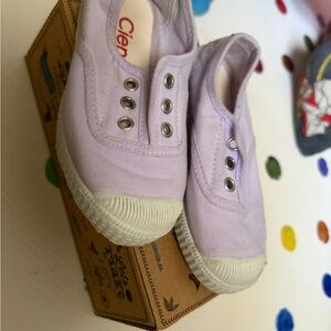 Cienta Kids' Lavender Sneakers
